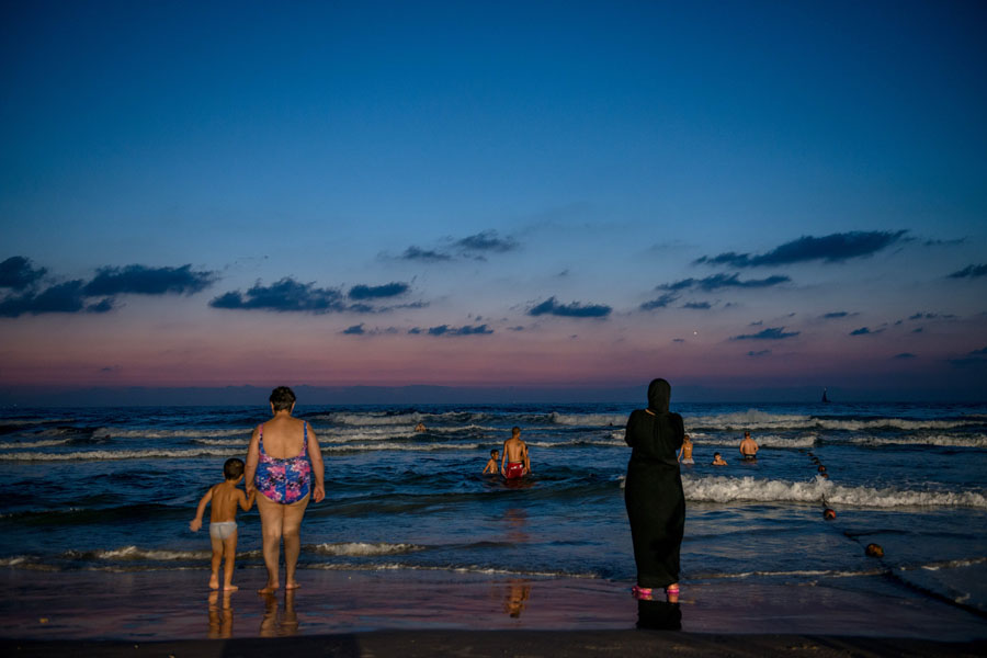 Ilan_Nachum-one_hour_at_beach-kl